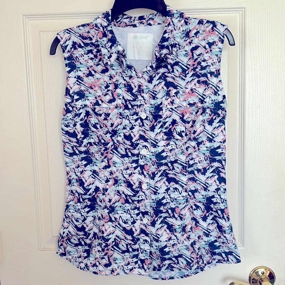 Chic White Sleeveless Blouse with Abstract Print